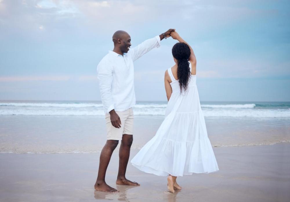 couple dancing at the beach on their first date